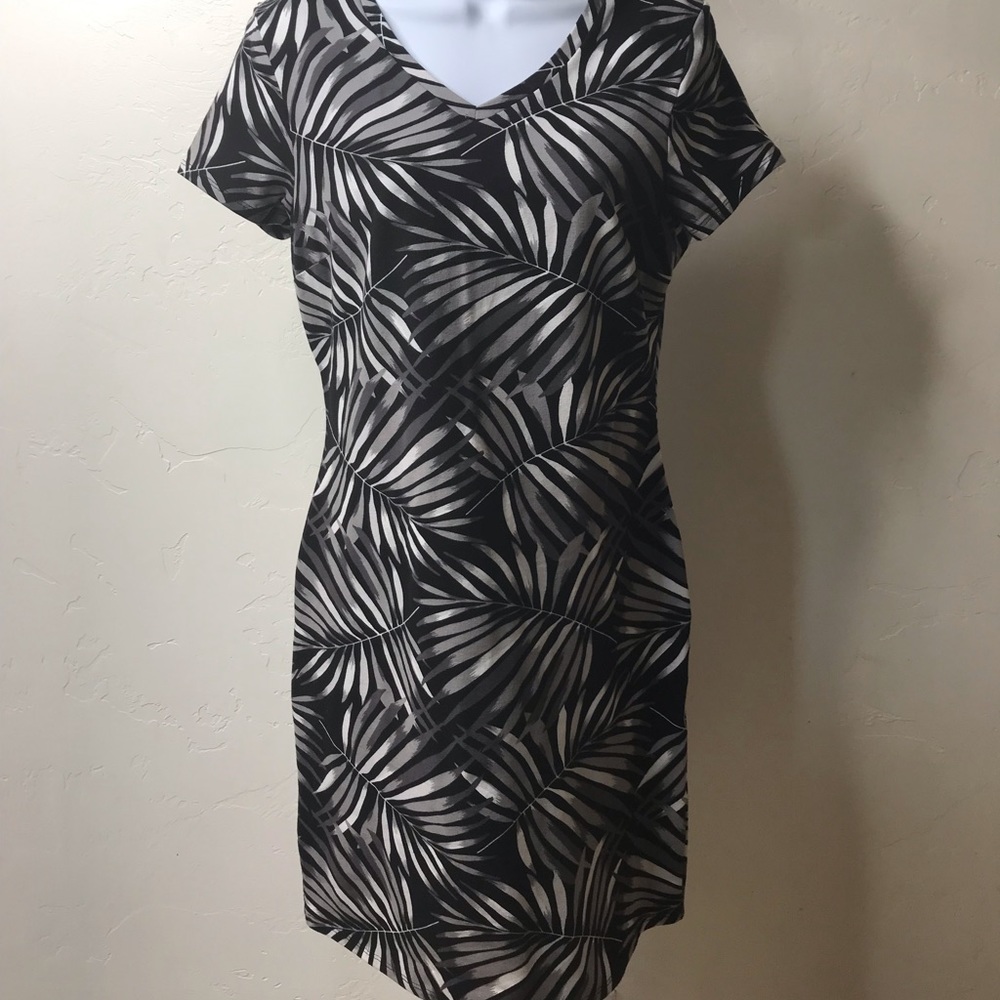 old navy tropical black & grey print t shirt dress